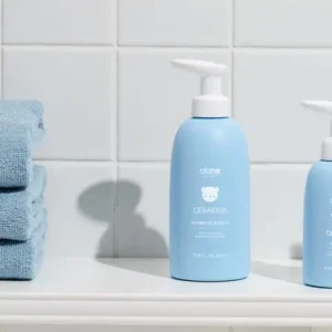 Flacon bleu de Shampoing & Bain Atomy Cerakids pour la peau sensible des enfants