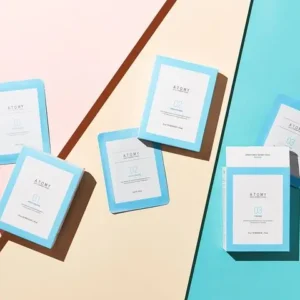 Masque Expert Quotidien Atomy – trois variantes de masque quotidien posées sur un fond coloré